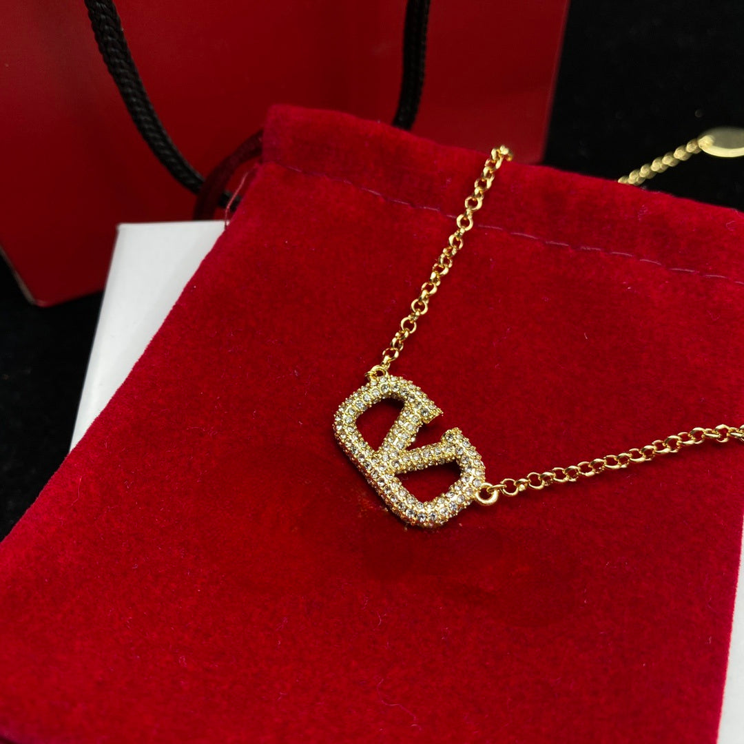 ESSENCE Luxury Gold "V" Necklace