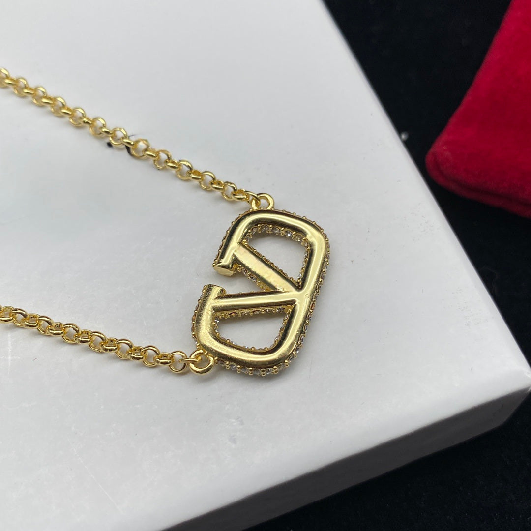 ESSENCE Luxury Gold "V" Necklace