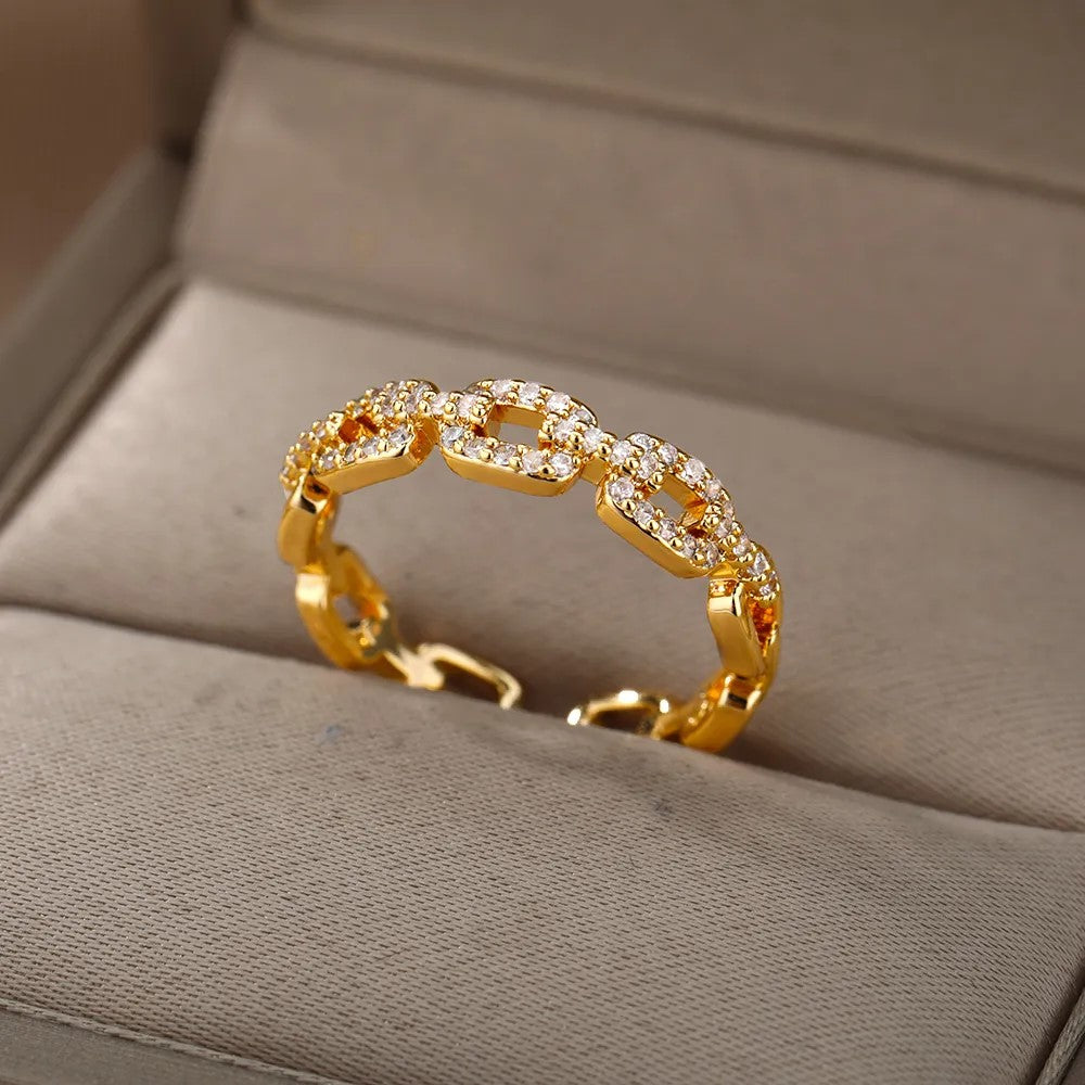 HELEN Luxury Geometric Twist Ring