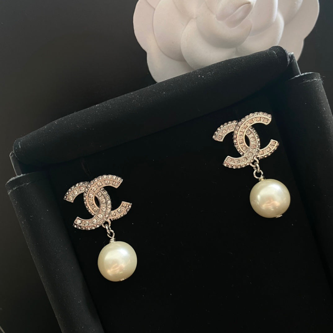 PARIS Pearl Ball Earrings